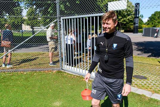 Tränare Jon Dahl Tomasson