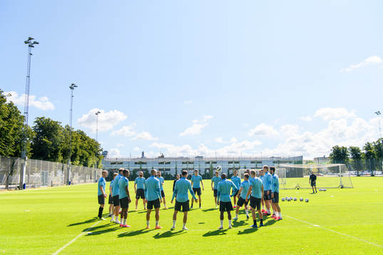 Spelarna samlas