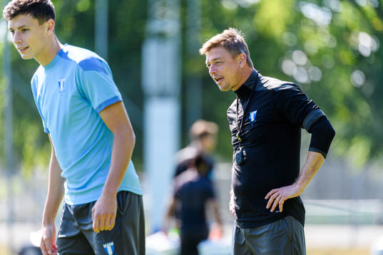 Anel Ahmedhodzic och tränare Jon Dahl Tomasson