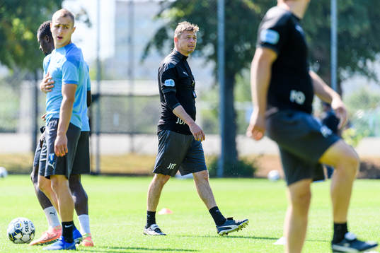 Tränare Jon Dahl Tomasson