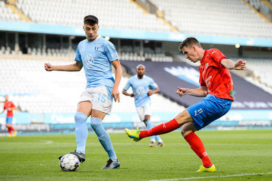 Malmö FFs Anel Ahmedhodzic och Helsingborgs Adam Eriksson