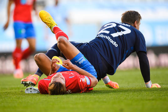 Helsingborgs Assad Al Hamlawi och Malmö FFs målvakt Johan
