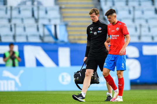Helsingborgs Armin Gigovic lämnar planen