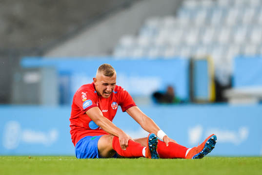 Helsingborgs Jakob Voelkerling Persson har ont