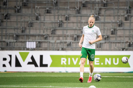Hammarbys Gustav Ludwigson värmer upp