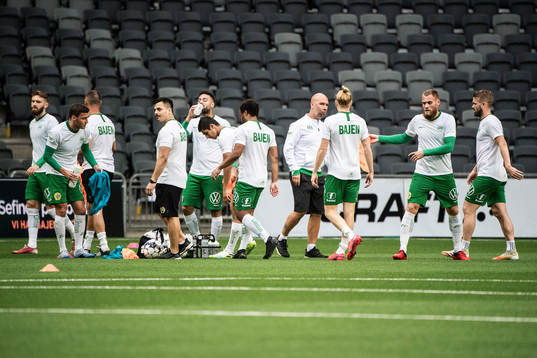 Hammarbys spelare värmer upp