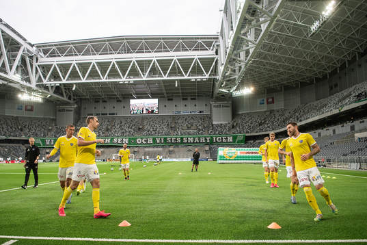 Falkenbergs spelare värmer upp på Tele2 arena