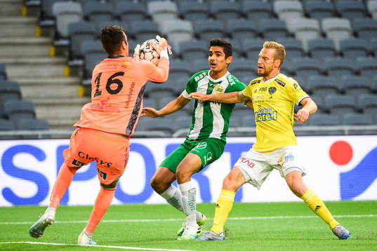 Hammarbys Aimar Sher oroar framför Falkenbergs målvakt