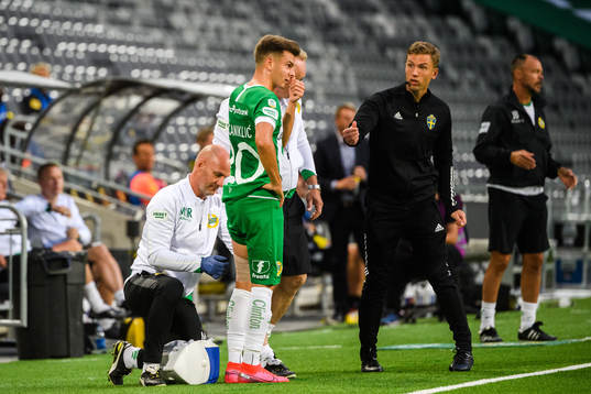 Hammarbys Alexander Kacaniklic får vård