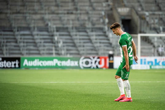 Hammarbys Alexander Kacaniklic går ut skadad