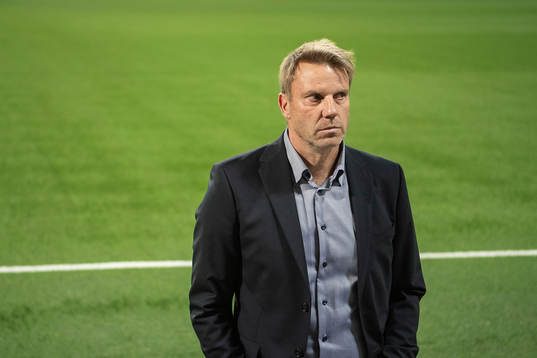 Falkenbergs tränare Hasse Eklund deltar i en presskonferens