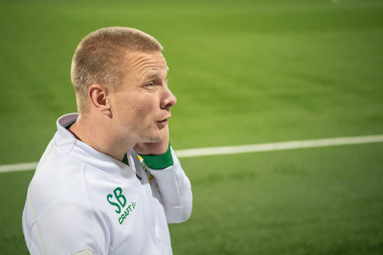 Hammarbys tränare Stefan Billborn deltar i en