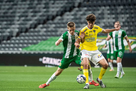 Hammarbys Aron Johansson och Falkenbergs Matthew Garbett