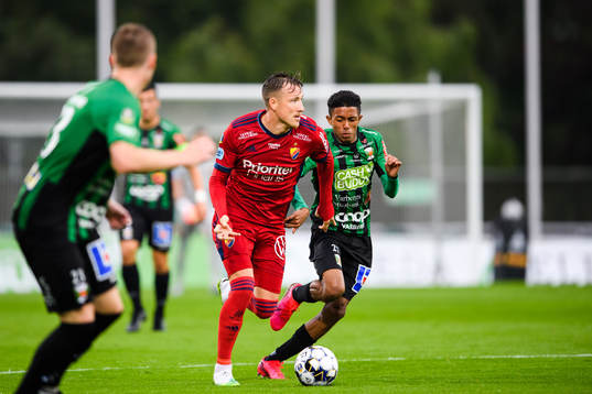 Djurgårdens Fredrik Ulvestad och Varbergs Tashreeq Matthews