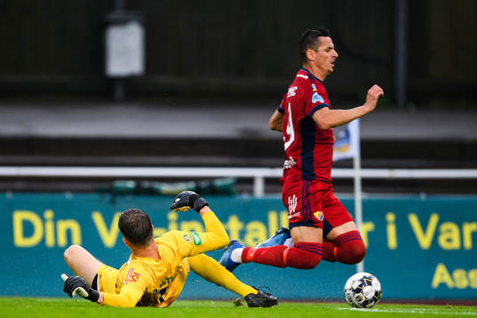 Djurgårdens Haris Radetinac faller