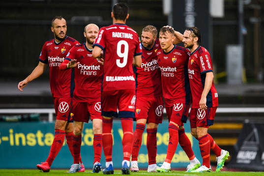 Djurgårdens spelare jublar med Fredrik Ulvestad