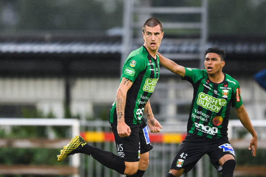 Varbergs Jon Birkfeldt och Keanin Ayer Boya jublar
