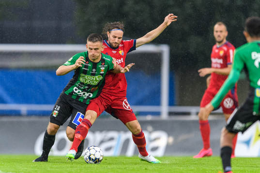 Varbergs Erion Sadiku och Djurgårdens Kevin Walker