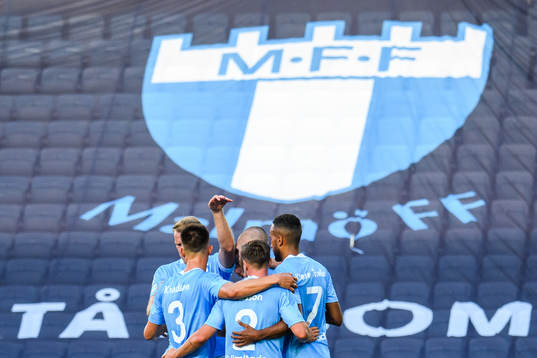 Malmö FFs spelare jublar med Jo Inge Berget