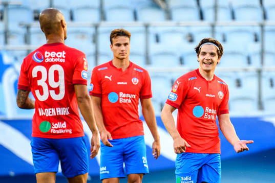 Helsingborgs Brandur Hendriksson jublar med Anthony van