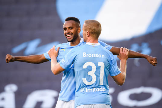 Malmö FFs Isaac Kiese Thelin och Franz Brorsson jublar