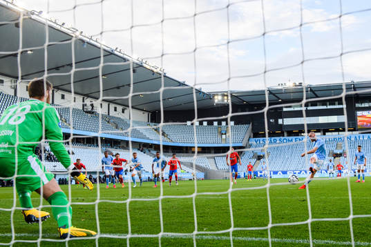 Malmö FFs Jo Inge Berget gör 1-0 bakom Helsingborgs