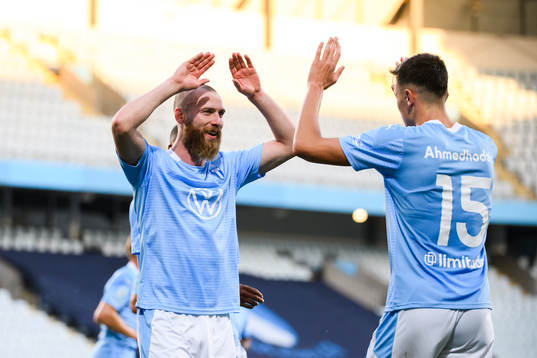 Malmö FFs Jo Inge Berget och Anel Ahmedhodzic jublar