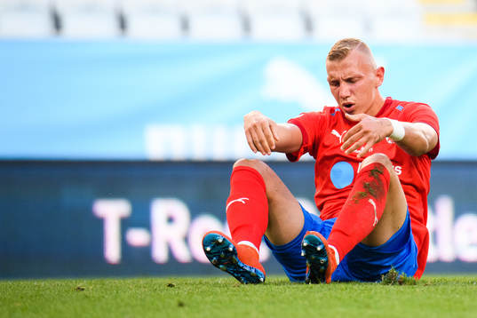 Helsingborgs Jakob Voelkerling Persson har ont