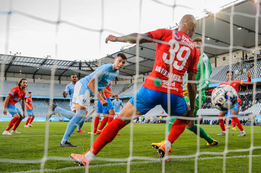 Malmö FFs Anel Ahmedhodzic gör 3-1 bakom Helsingborgs