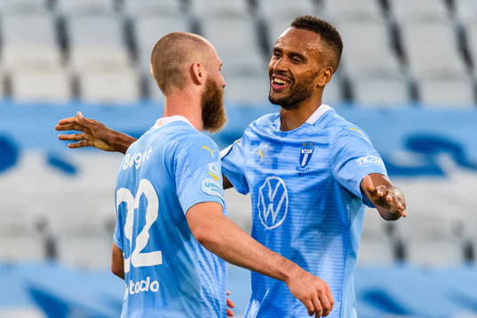 Malmö FFs Jo Inge Berget och Isaac Kiese Thelin jublar