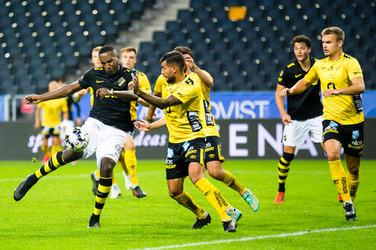 s Henok Goitom gör 1-2 bakom Elfsborgs målvakt Tim