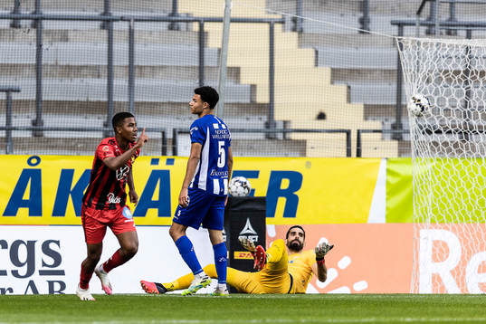 Östersunds Nebiyou Perry jublar