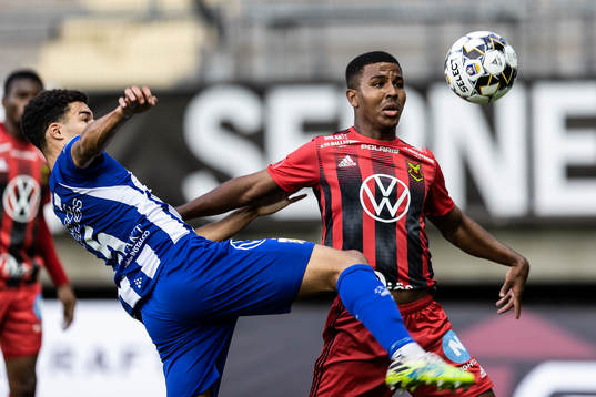 IFK Göteborgs Alexander Jallow och Östersunds Nebiyou