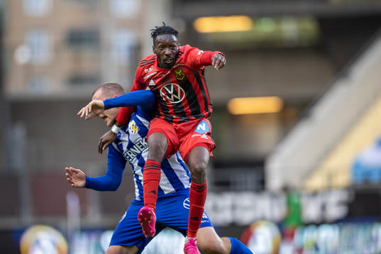 Östersunds Alex Purver mot IFK Göteborgs Jakop Johansson
