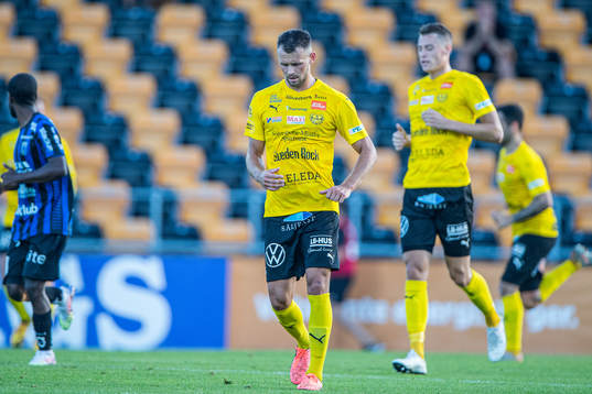 Mjällbys Max Watson  deppar