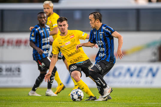 Mjällbys Jesper Löfgren och Sirius Yukiya Sugita
