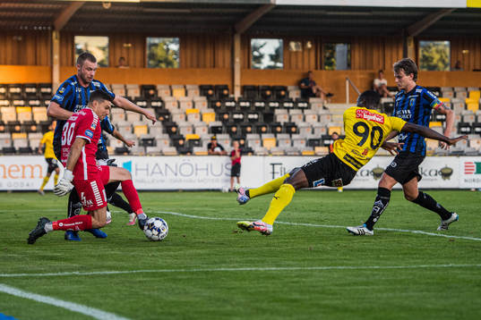 Mjällbys Moses Orwohicho Ogbu  med målchans på Sirius