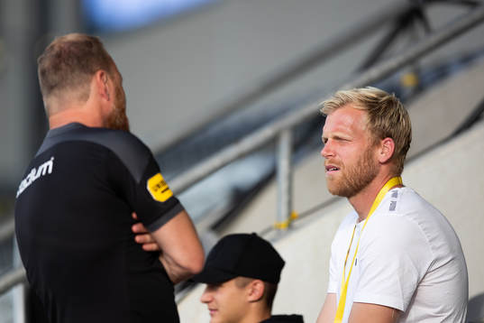 Häckens målvakt Peter Abrahamsson på läktaren innan