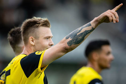 Häckens Alexander Söderlund jublar