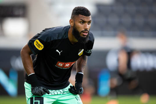 Häckens målvakt Jonathan Ursin Rasheed innan