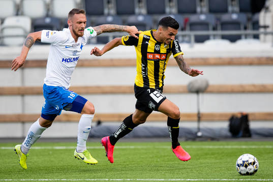 IFK Norrköpings Linus Wahlqvist och Häckens Ahmed Yasin