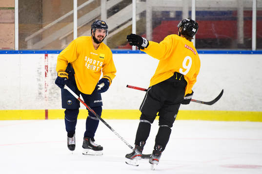 Buffalo Sabres Marcus Johansson jublar