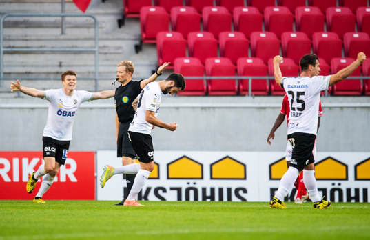 Örebros Nahir Besara jublar