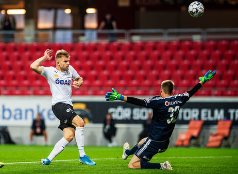 Kalmars målvakt Lucas Hägg-Johansson och Örebros Erik