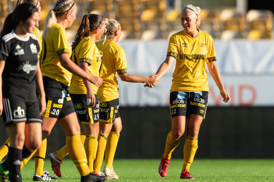 Elfsborgs Ellen Larsson jublar