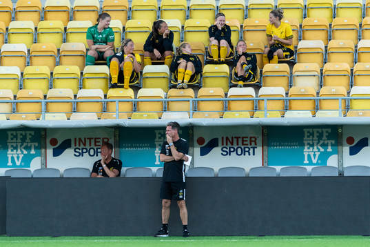 Elfsborgs spelare på läktarbänken