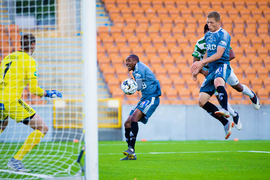 Västerås Brian Span gör 1-0