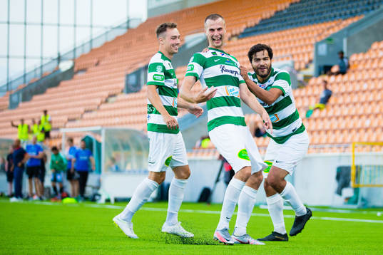 Västerås Jonas Hellgren (m) jublar med Filip Tronet och