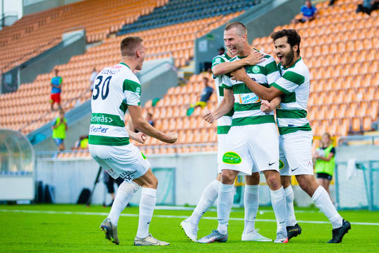 Västerås Jonas Hellgren (m) jublar med William Videhult