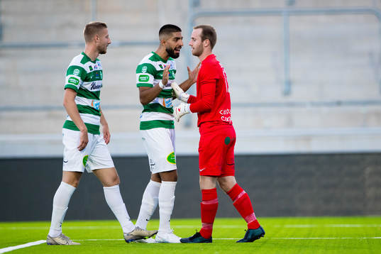 Västerås Sean Sabetkar jublar med Kevin Custovic och